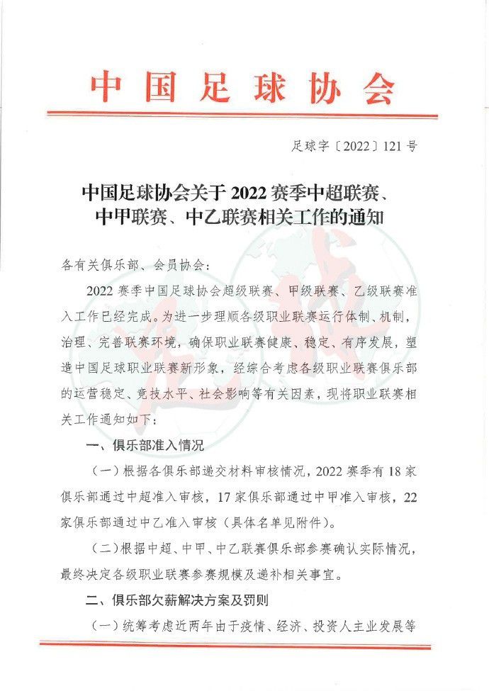 阿森纳1-1埃因霍温【比赛焦点瞬间】第6分钟，巴卡约科横传中路，佩皮跟进推射被拉姆斯代尔挡出，范安霍尔特跟进补射被萨利巴封堵出底线！